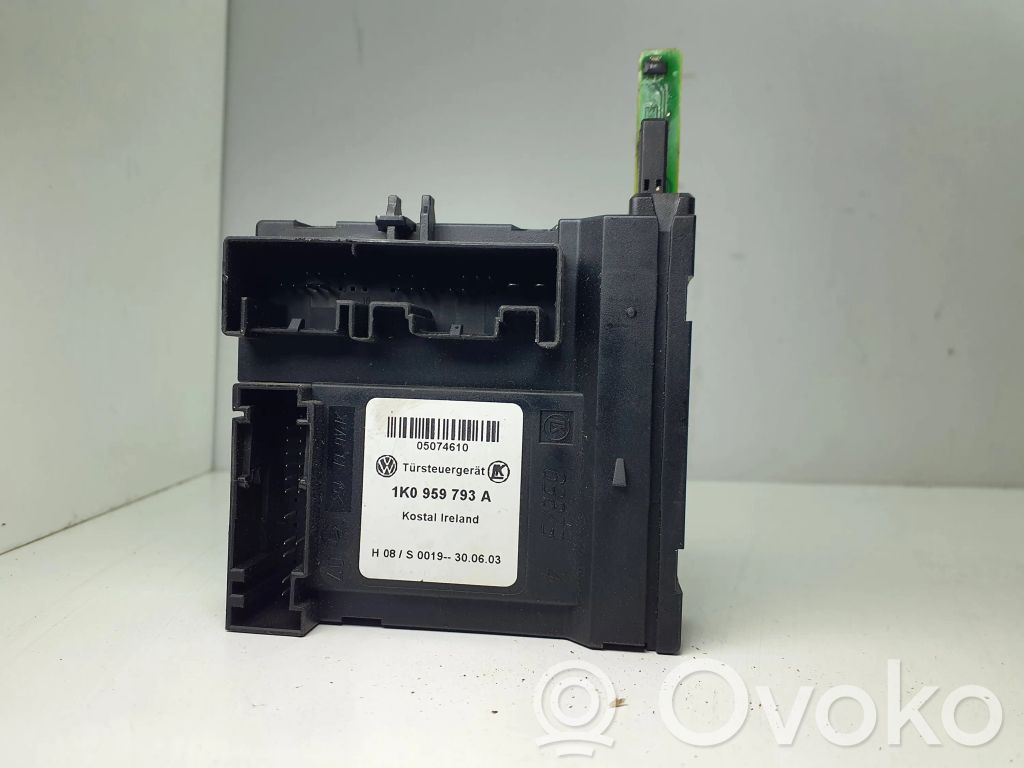Volkswagen Touran I Silnik regulatora szyby drzwi przednich 