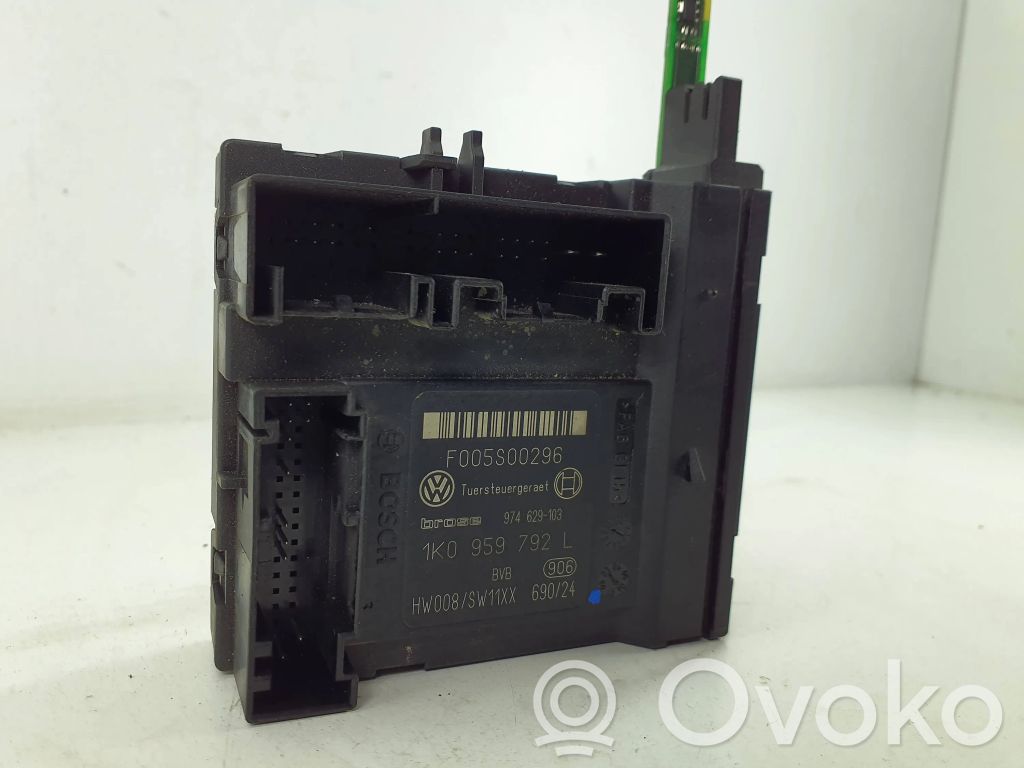 Volkswagen PASSAT B6 Elektryczny podnośnik szyby drzwi 