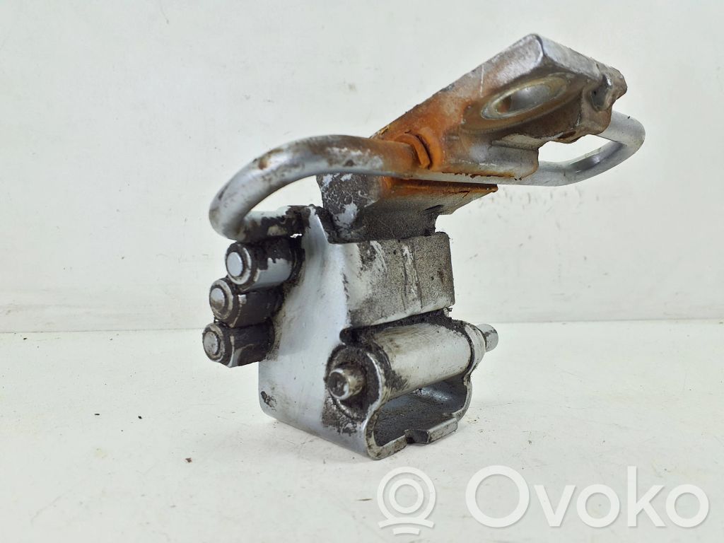 Audi A3 S3 8P Front door lower hinge 