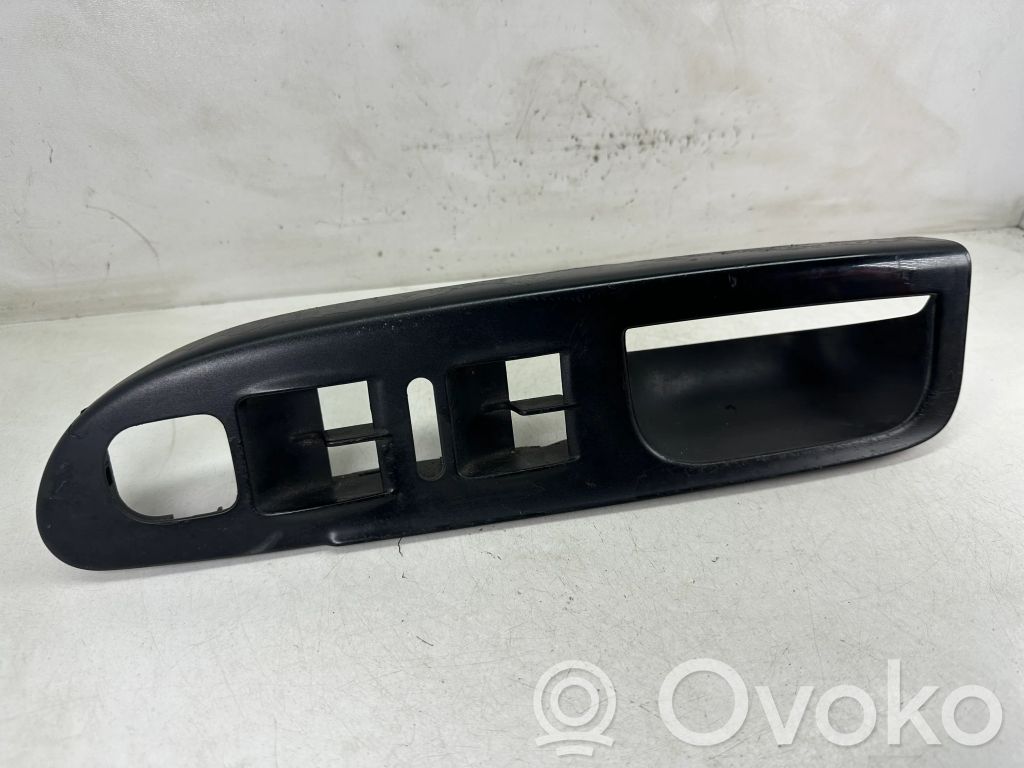Volkswagen PASSAT B6 Front door window switch trim 
