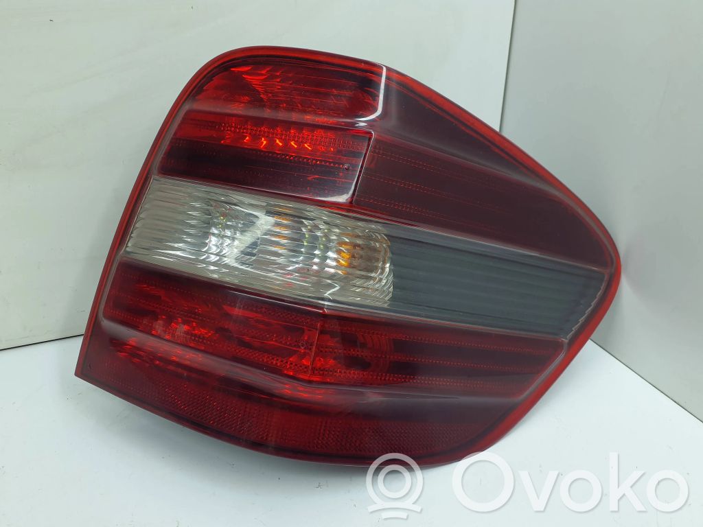 Lampa tylna   A1649061200,A1648202064