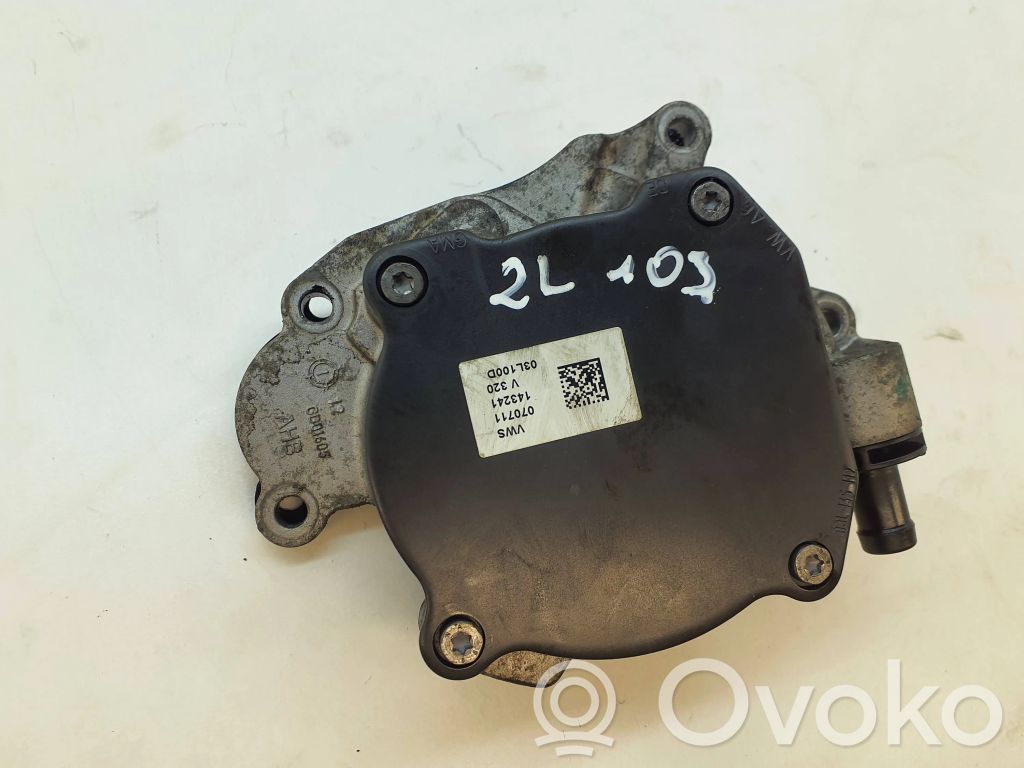 Volkswagen Golf VI Vacuum pump 