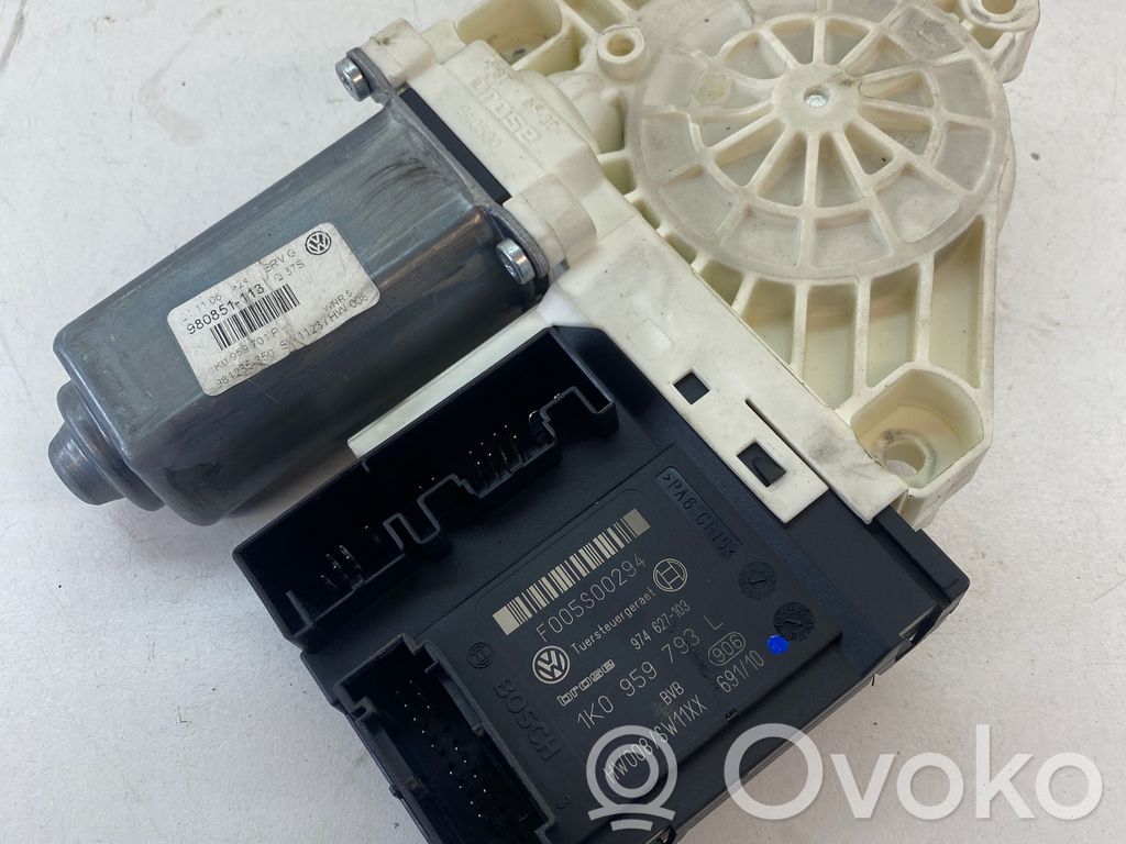 Volkswagen PASSAT B6 Silnik regulatora szyby drzwi przednich 