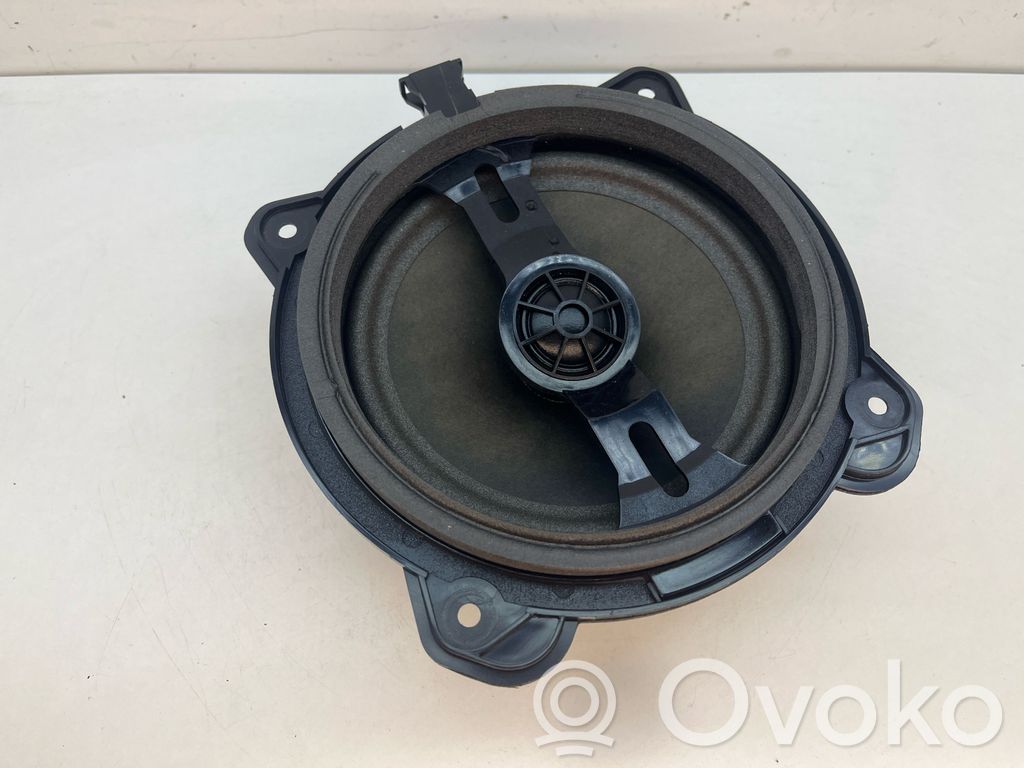 Audi A3 S3 8P Altavoz de la puerta trasera 