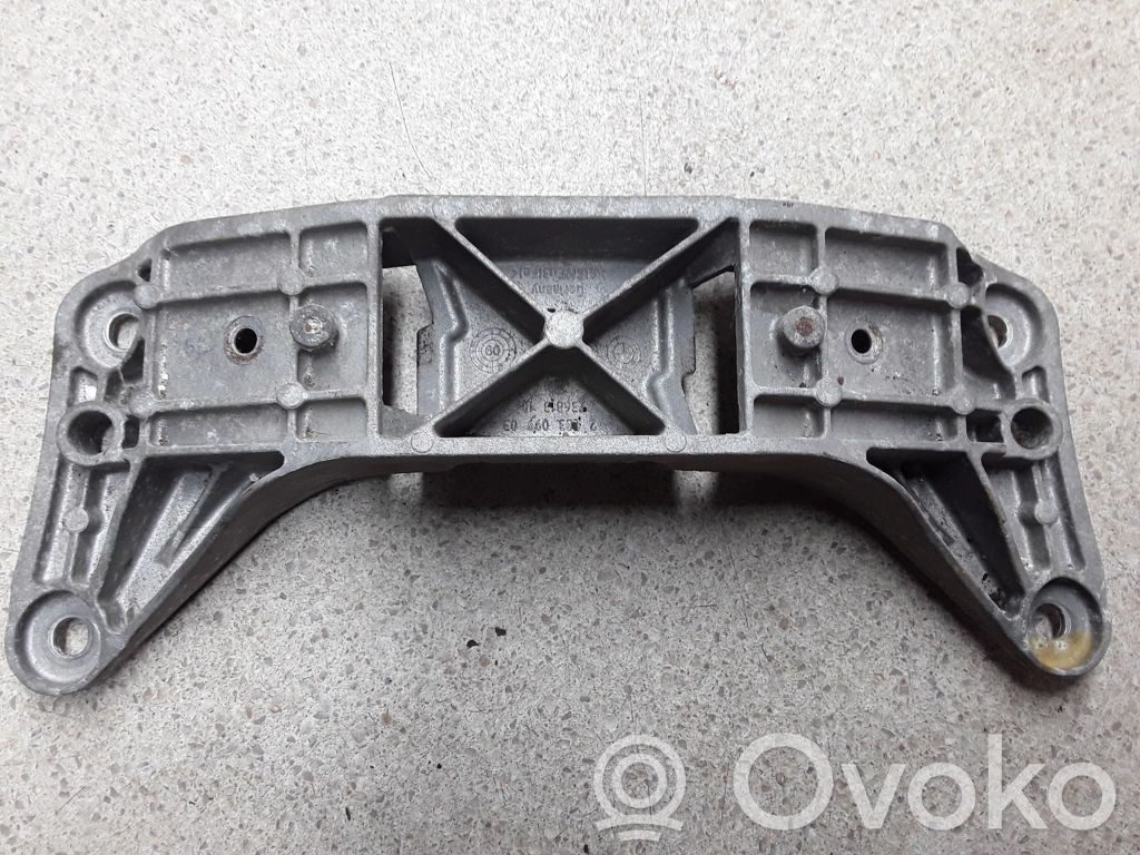 Gearbox mounting bracket   2283099