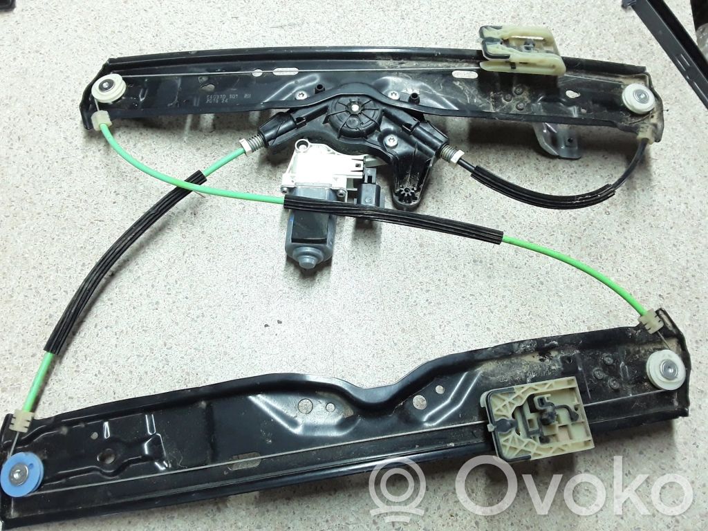 Elektryczny podnośnik szyby drzwi tylnych   C40316101,C40810101,HK8327000AC
