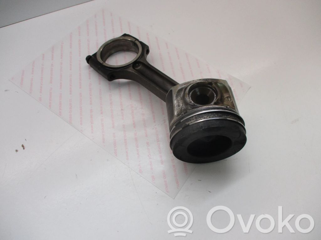 Piston with connecting rod   M9T704