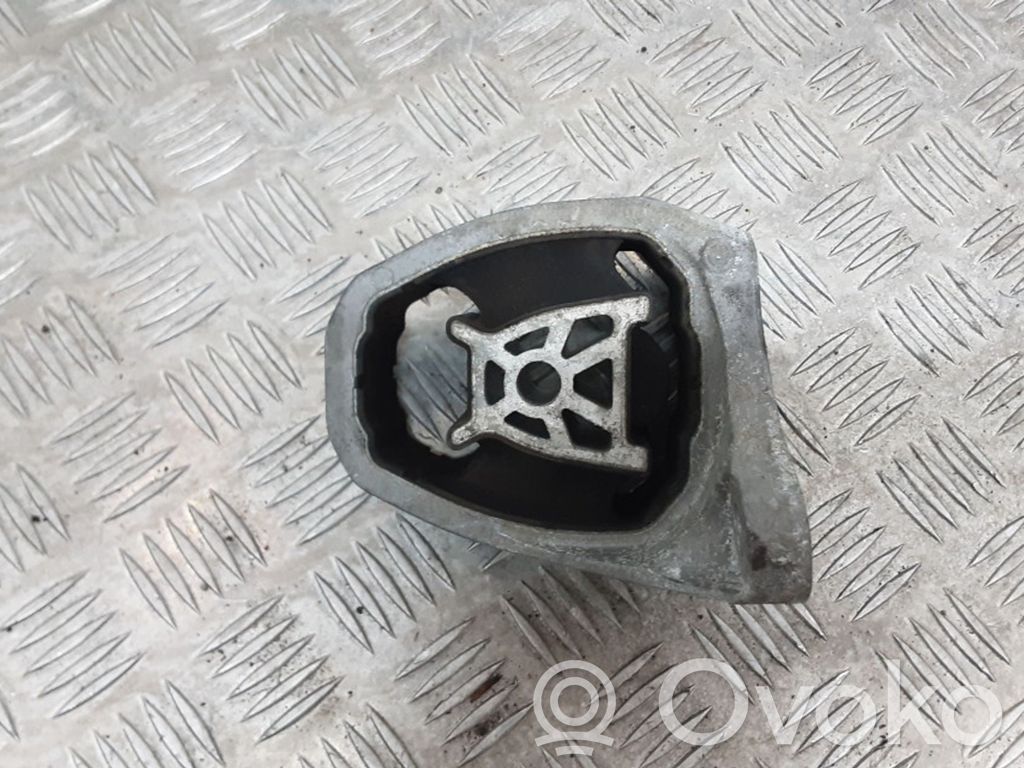 Engine mount bracket   31401144