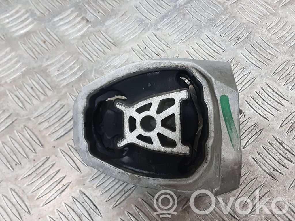 Volvo XC90 Engine mount bracket 