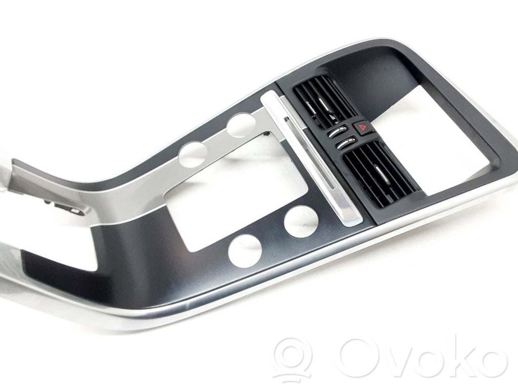Volvo XC60 Panelės apdaila 