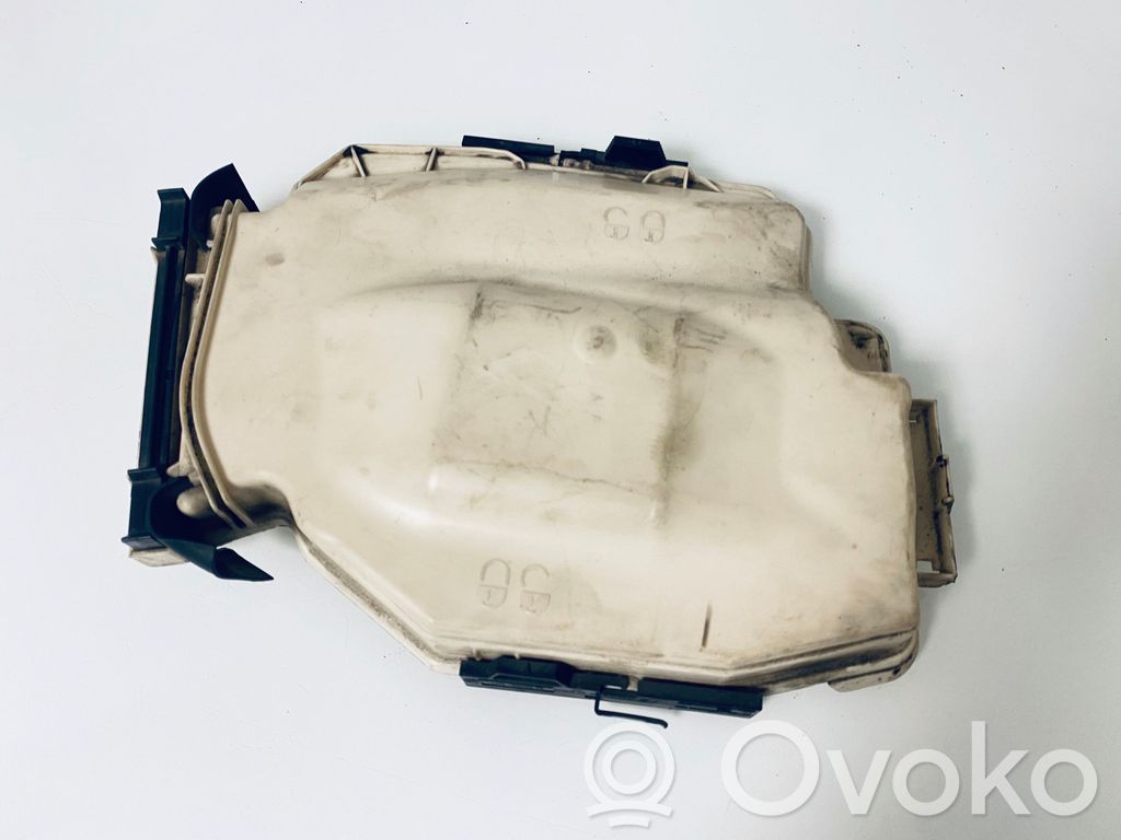 BMW 1 E81 E87 Dangtelis saugiklių dėžės 