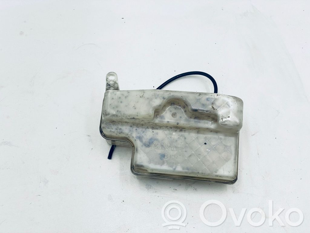 BMW 7 E65 E66 Langų skysčio bakelis 