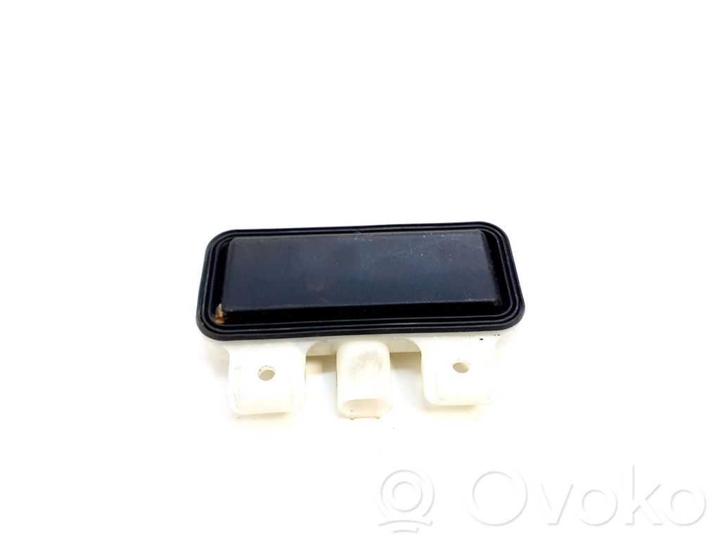 BMW 5 G30 G31 G38 Tailgate opening switch 