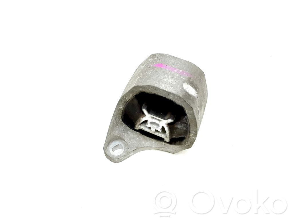 Volvo XC90 Engine mount bracket 