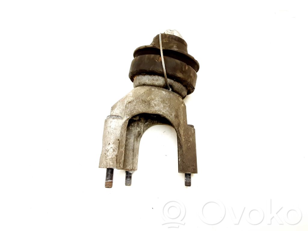 Volvo XC90 Engine mount bracket 