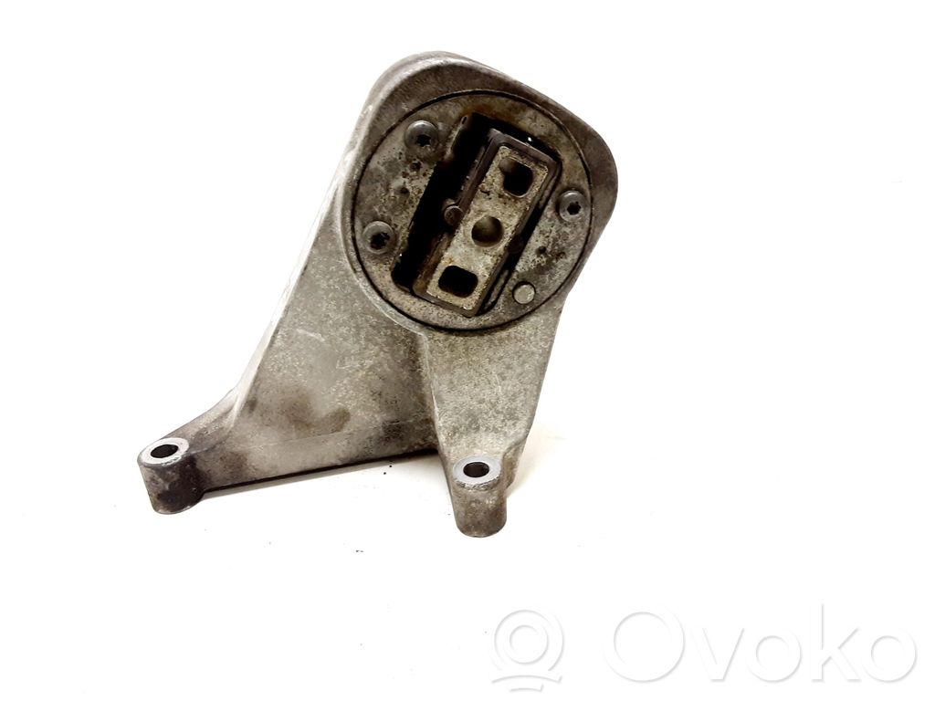 Volvo XC90 Engine mount bracket 