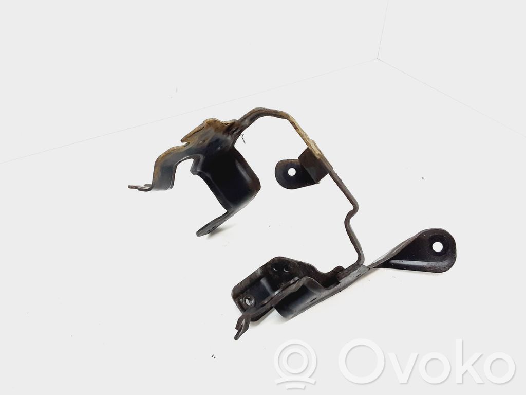 Volvo S60 Ohjaustehostimen pumpun kannake 