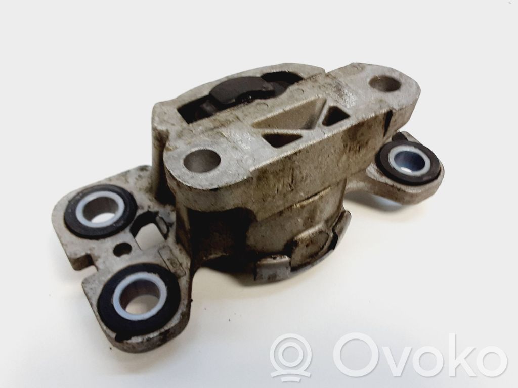 Volvo XC60 Engine mount bracket 