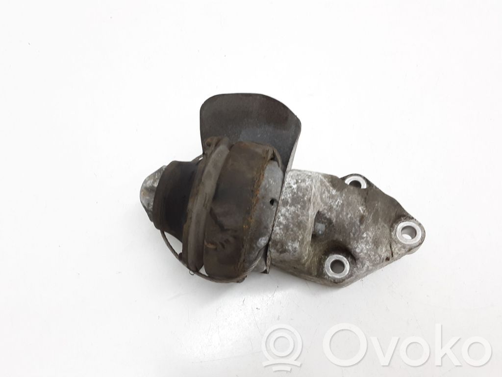 Volvo XC90 Engine mount bracket 