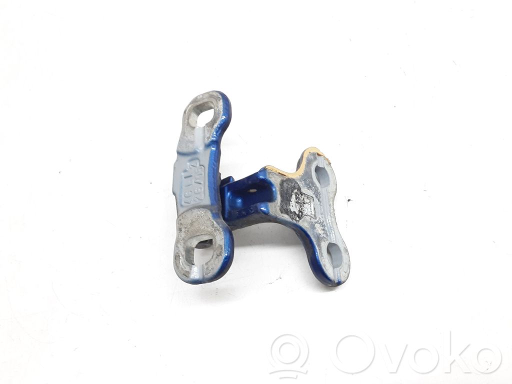 Volvo V50 Front door lower hinge 