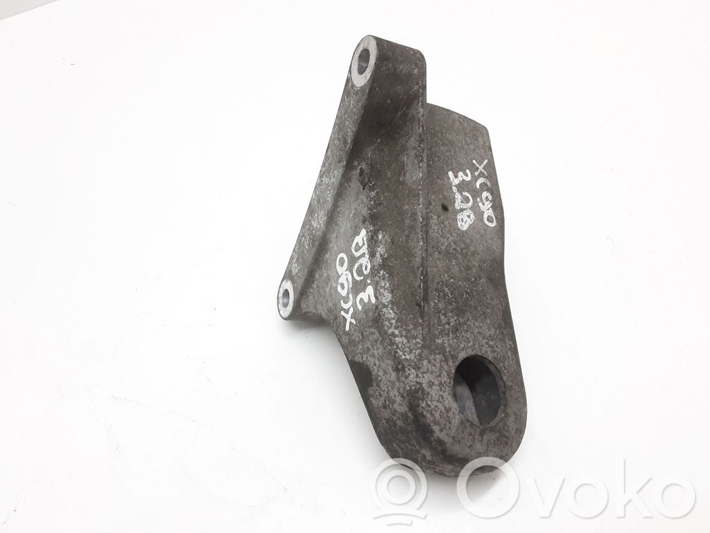 Volvo XC90 Engine mounting bracket 