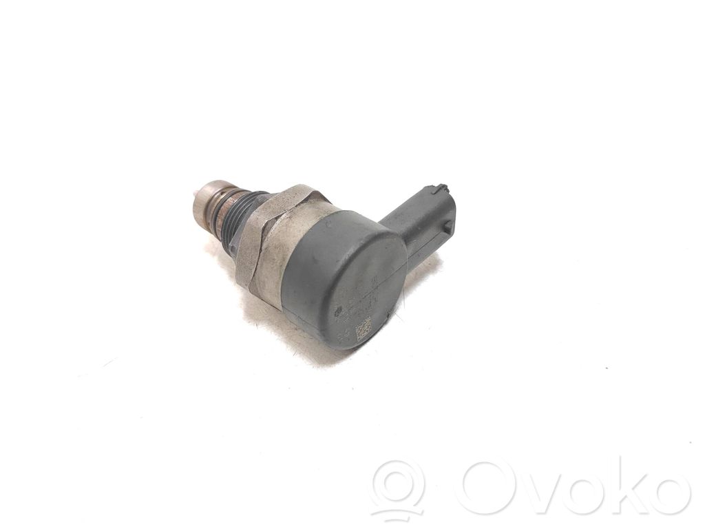 Régulateur de pression de carburant   30777576,30750409,353711,LR001470,LR001974