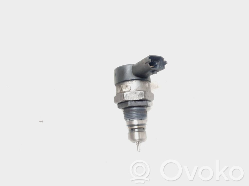 Régulateur de pression de carburant   30777576,30750409,353711,LR001470,LR001974