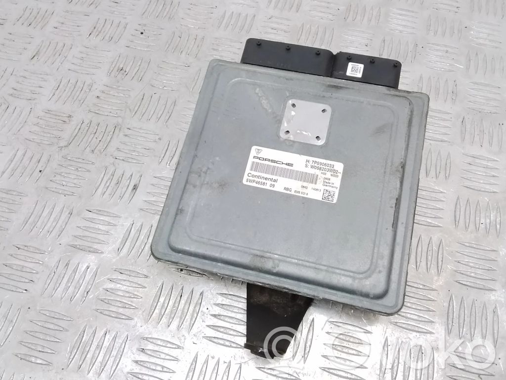 Engine control unit/module   7P5906033
