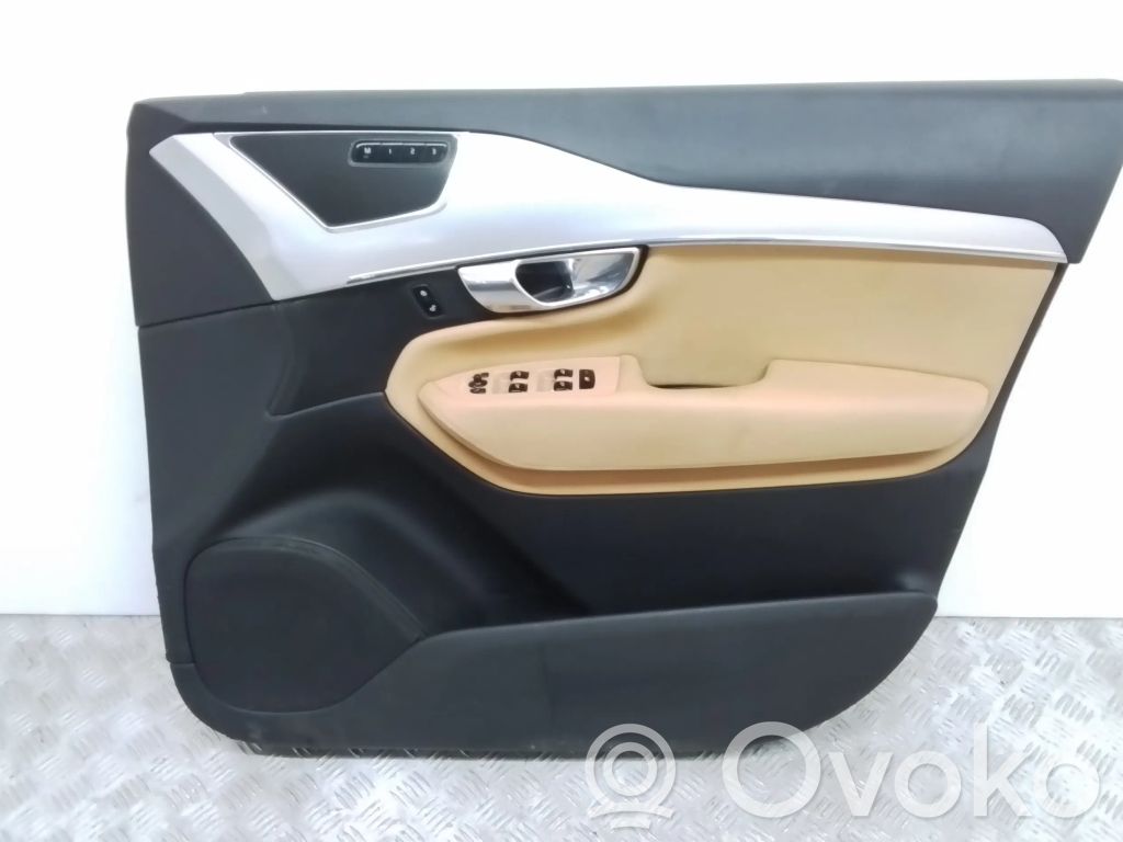 Volvo XC90 Front door card panel trim 