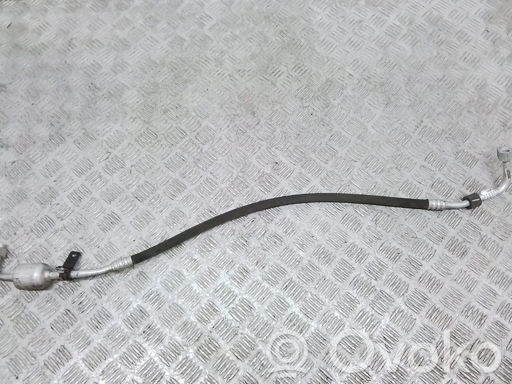 BMW i3 Ilmastointilaitteen putki (A/C) 