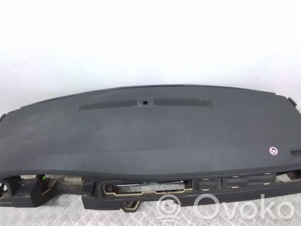 Volvo V70 Panelis 