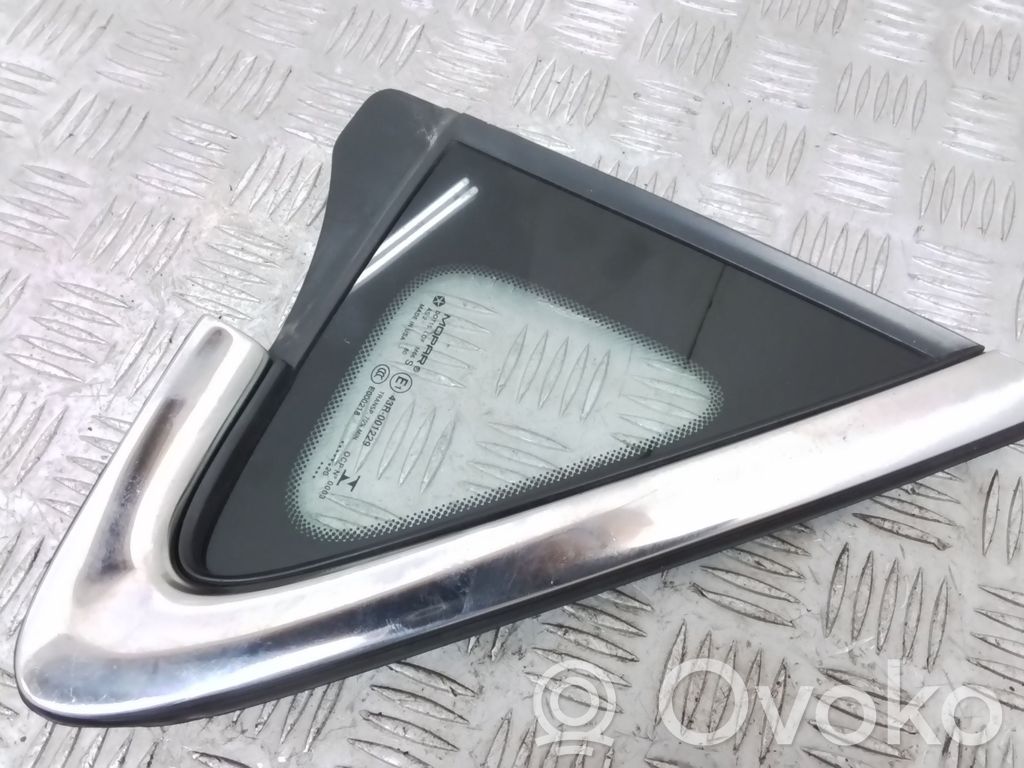 Chrysler Pacifica Front triangle window/glass 