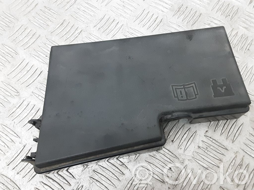 Volvo V50 Fuse box cover 