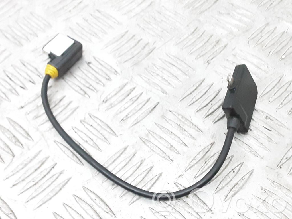 Audi Q3 8U iPod connector socket 
