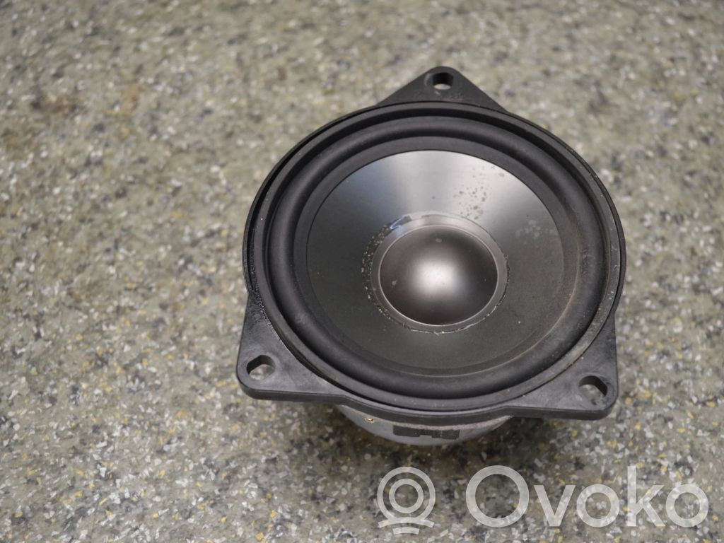 Altavoz de la puerta trasera   6907641,73866112