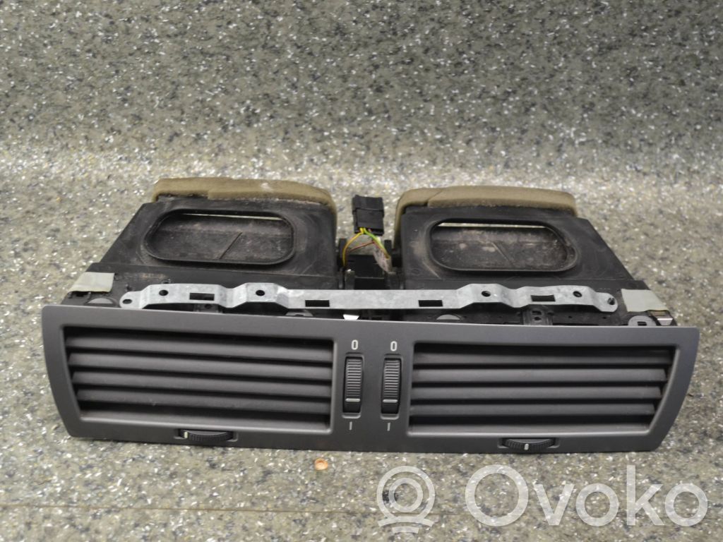 Grille d'aération centrale   6911203,8223599,6911204,14121810