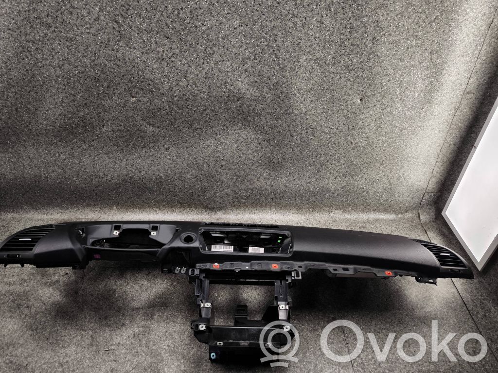 BMW 1 E81 E87 Tableau de bord 