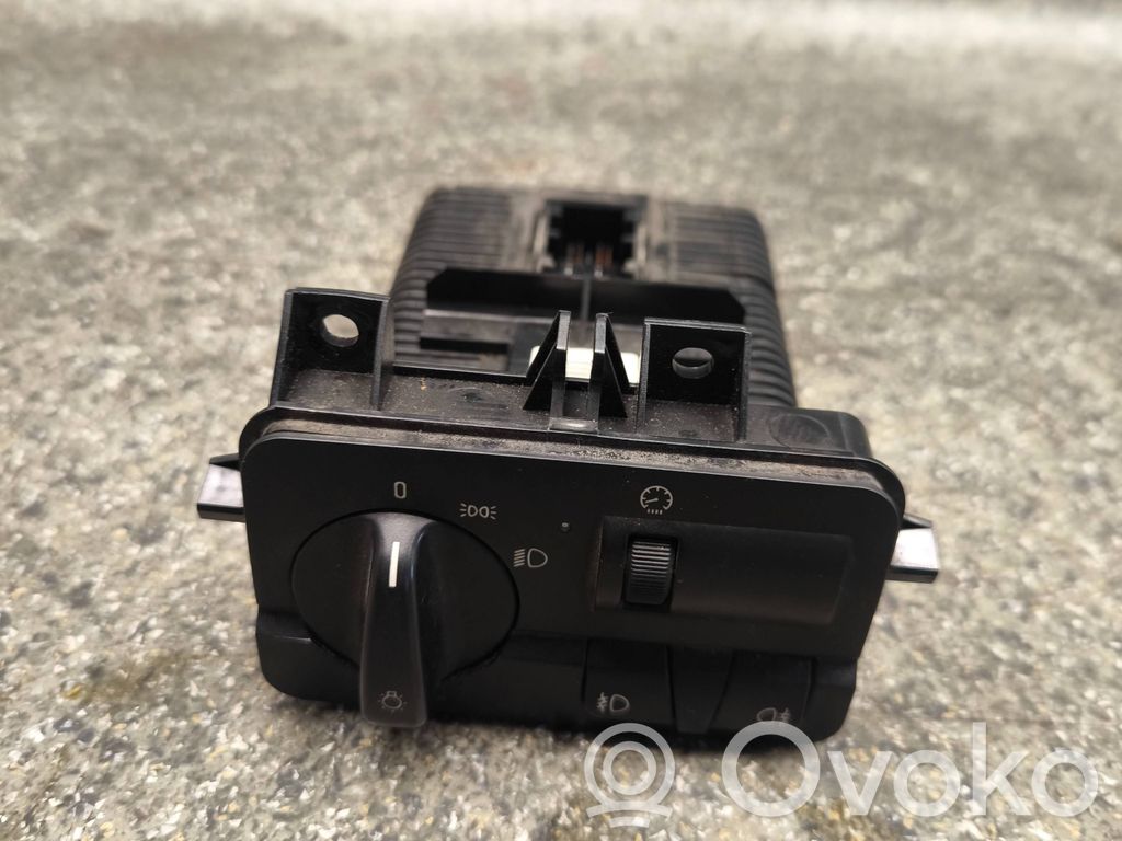 Lichtschalter   6919833,0003668,037289054