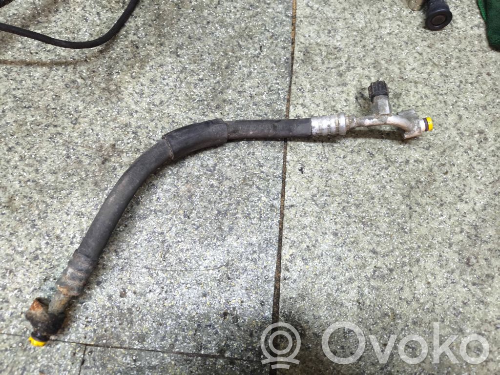 BMW 3 E46 Ilmastointilaitteen putki (A/C) 