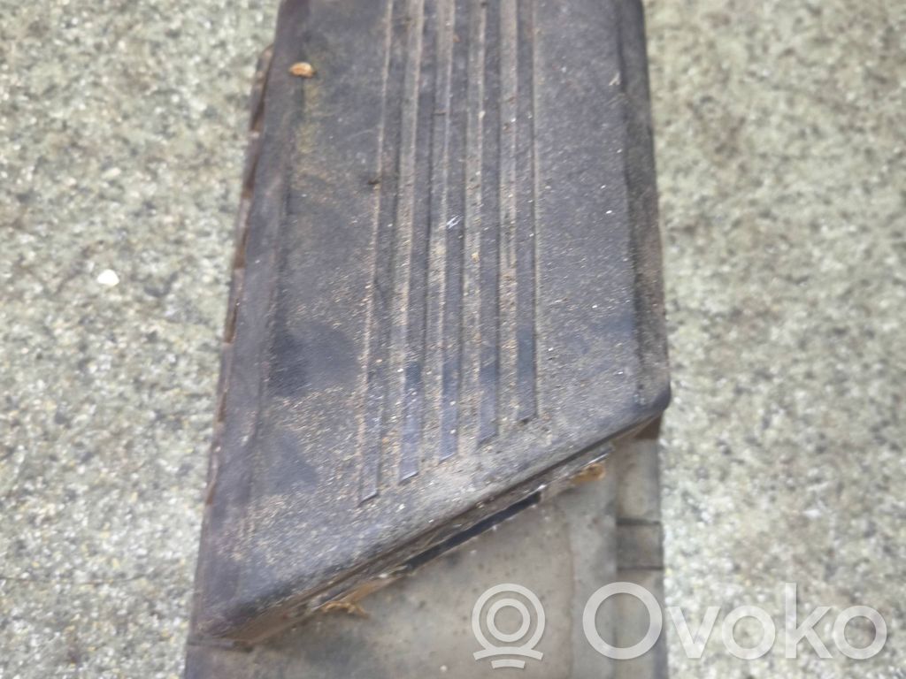 Air filter box   1734399