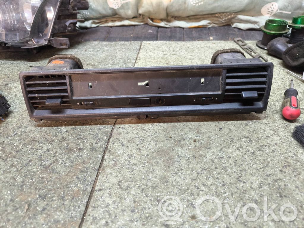 BMW 3 E36 Grilă ventilație centrală 