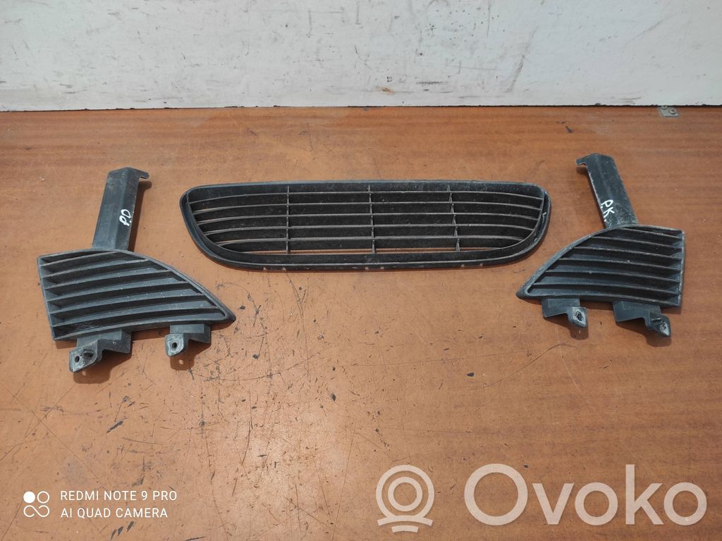 Mitsubishi Space Star Grille inférieure de pare-chocs avant 