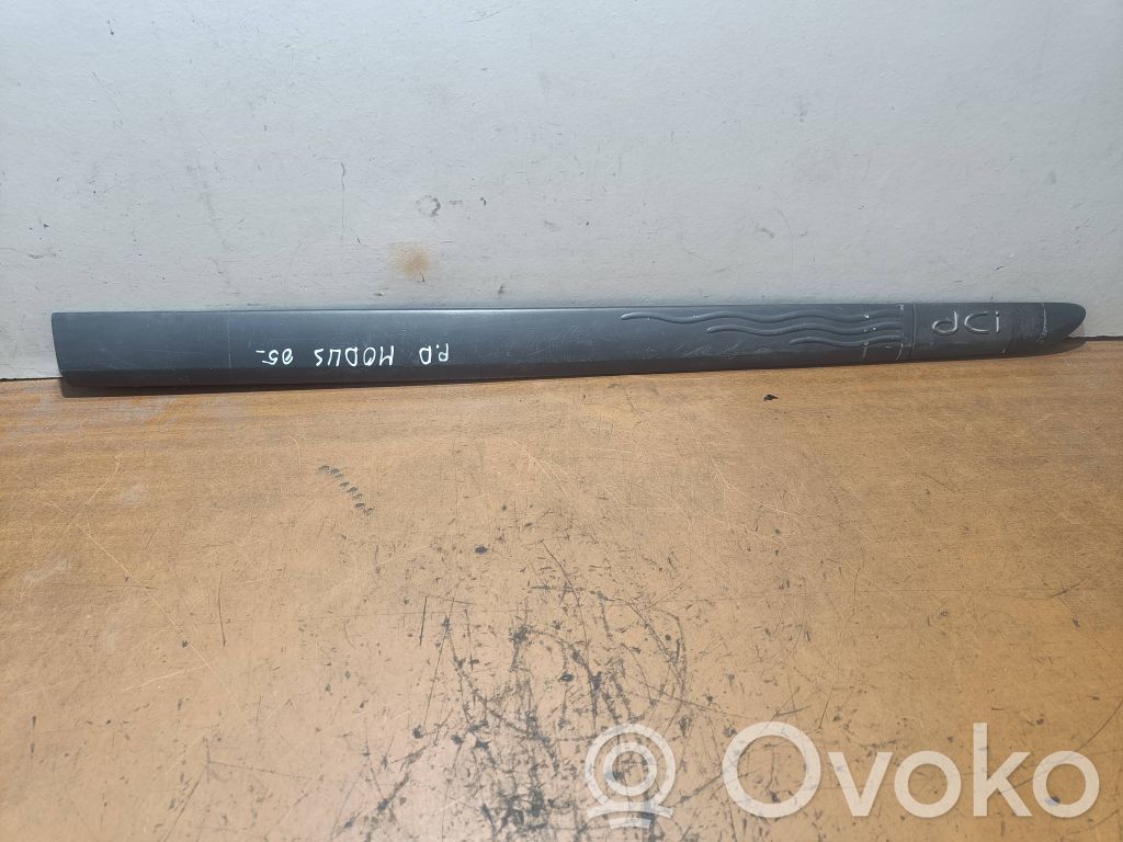 Renault Modus Priekšpusē durvju dekoratīvā apdare (moldings) 