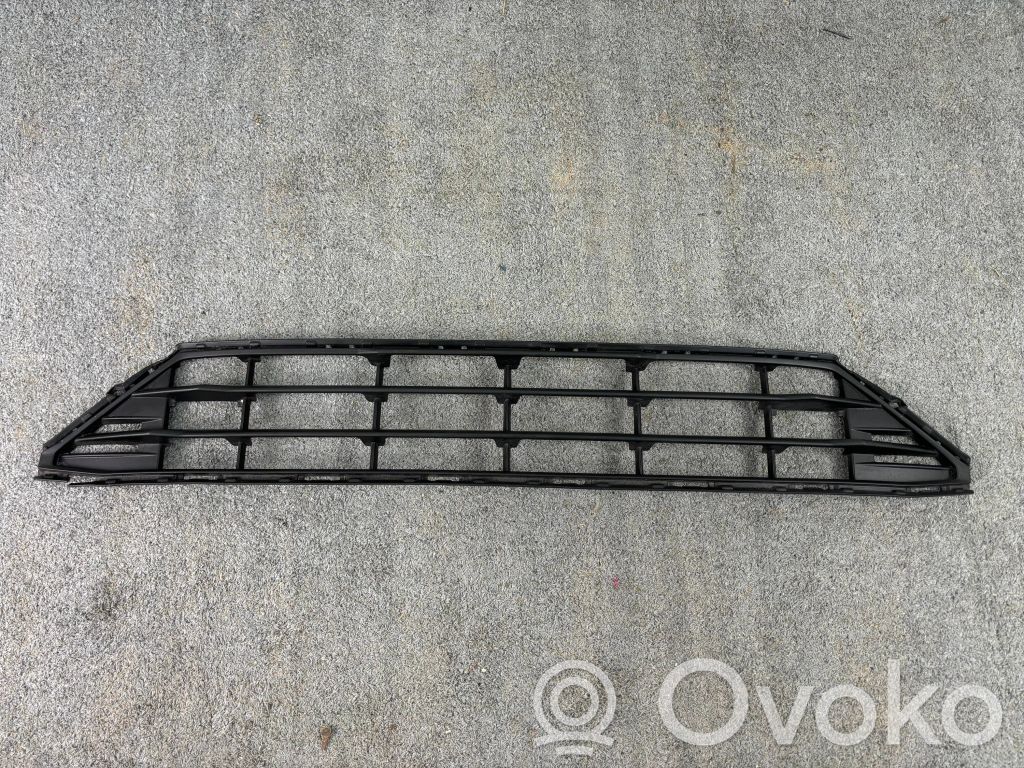 Volvo XC60 Grotelės apatinės (trijų dalių) 