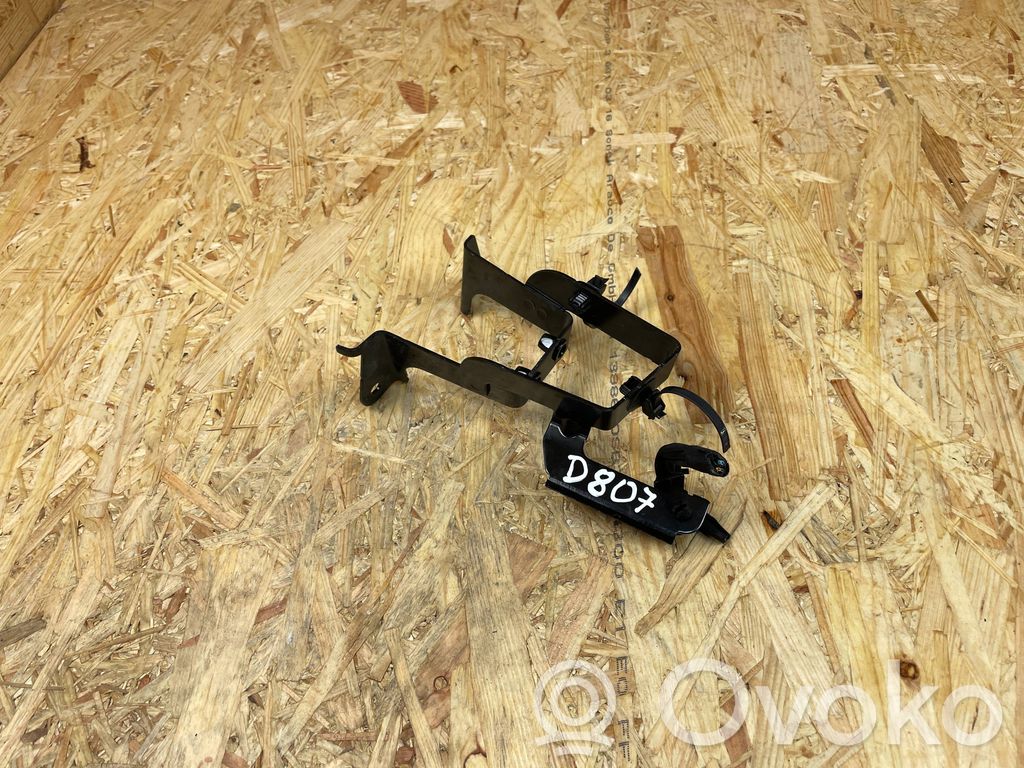 Volvo XC40 Fender mounting bracket 