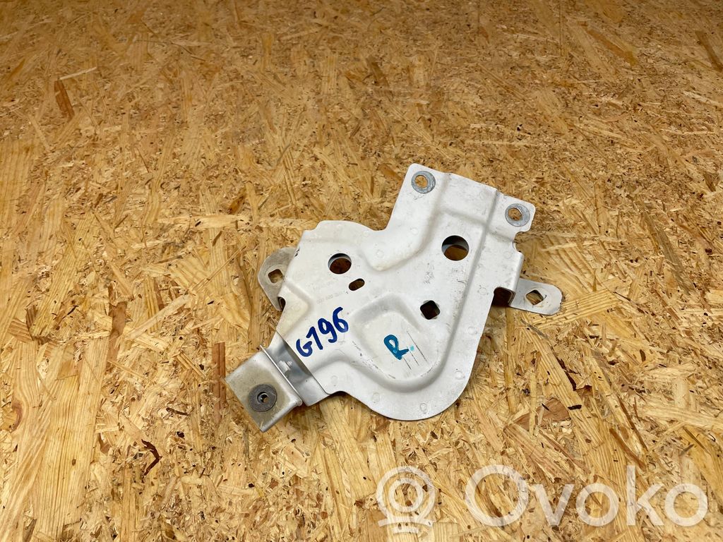 Audi e-tron Fender mounting bracket 