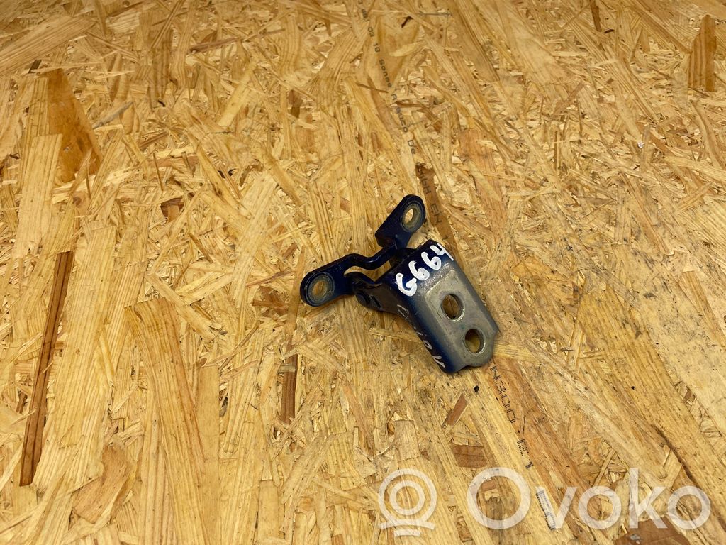 Renault Clio V Front door upper hinge 