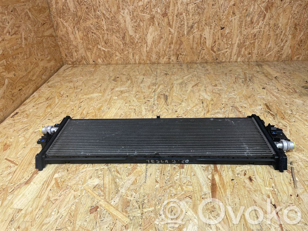 Tesla Model 3 Aušinimo skysčio radiatorius 