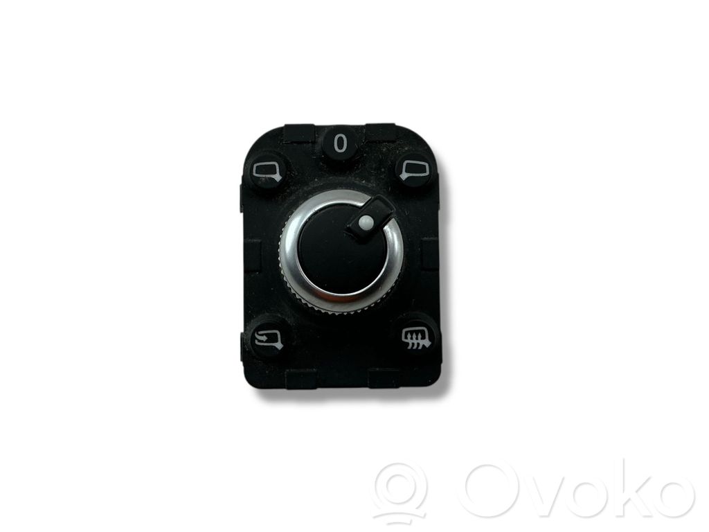 Audi Q2 - Wing mirror switch 