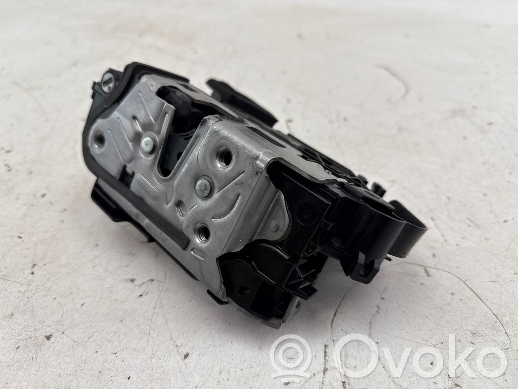 Volkswagen Golf VIII Priekšpusē slēdzene 